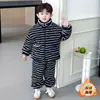 Traje de Algodón con Forro de Felpa Rayado de Invierno para Niños Conjunto de Dos Piezas de Abrigo de Algodón Engrosado para Niños Pequeños Ropa Cálida