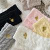 Calcetines de Terciopelo Coral para Mujer, Calcetines de Media Caña Bordados con Corazón Dulce, Calcetines Gruesos de Invierno Cálidos, Calcetines para Dormir que No Sueltan Pelusa para Mujer
