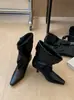 Botas marrons 2026 outono e inverno novo estilo para pessoas baixinhas, botas com salto bloco, bico fino de salto alto, botinhas de moda