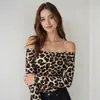 Coleção nova outono/inverno 2026 Amazon transfronteiriça europeia e americana: camiseta feminina sexy de manga longa com ombros à mostra e estampa de leopardo