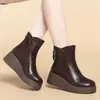 Botas Martin grossas com forro de fleece para outono e inverno femininas, novas e populares Botas Chelsea da moda 2026, emagrecedoras e que aumentam a altura, botins de couro macio