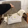 Bolso de mano para mujer 2026 verano nuevo retro con cadena y patrón de diamantes con cierre de candado, bolso cruzado cuadrado pequeño versátil para el trabajo