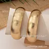 Set de Dos Pulseras Grandes Exageradas Sencillas Texturizadas para Mujer para Apilamiento a la Moda
