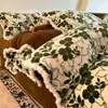 Juego de ropa de cama de cuatro piezas de terciopelo de leche de invierno con diseño de pompón, que incluye una funda de edredón gruesa de forro polar de coral bordada y una sábana bajera.