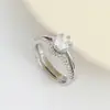 Conjunto de Anéis Empilháveis de Moda Estilo Luxo Leve com Camada Dupla, Combinação de Anel com Diamante Principal + Fileira de Diamantes em V, Joias Versáteis para Atacado Transfronteiriço