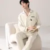 Pijama Masculino de Manga Larga y Pantalón Largo al por Mayor, Nuevo Estilo Otoño Algodón Puro Casual Cardigan Dibujos Animados Conjunto de Ropa de Casa que se Puede Usar Afuera
