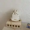 Bolso bandolera de un solo hombro en forma de caja con cordón único y cadena de perlas, nuevo y elegante bolso cuadrado pequeño y simple de moda 2026