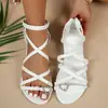 Sandálias Romanas com Rebites e Pérolas para Mulheres, com Design de Tira Única, Sapatos Baixos de Bico Aberto, Estilo Vintage, Versátil