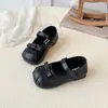 Zapatos pequeños de piel para niños 2025 otoño nuevo zapatos sencillos para niñas moda casual zapatos de princesa estilo coreano lazo zapatos para actuación