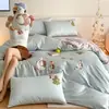 Juego de cuatro piezas de algodón de fibra larga de 60 hilos con bordado estilo INS, sábana bajera ultra suave de algodón puro, juego de tres piezas de dibujos animados para niños