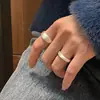 Anillo de plata esterlina S925 con diseño esmerilado y trefilado para mujer, con diseño minimalista y estilo moderno, personalizado y apilado.