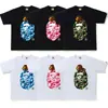 Comercio exterior mayorista transfronterizo estilo japonés moderno estampado de camuflaje cabeza de tiburón cabeza de tigre mono bloques de color luminoso para pareja camiseta holgada morada