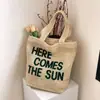 Bolsa de palha trançada para drop-shipping, popular na Europa e América, bolsa tote simples com letras, bolsa para viagem ao ar livre, férias na praia para mulheres