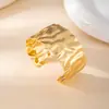 Pulsera Abierta de Acero Inoxidable con Empalme Geométrico Irregular Estilo Lava Europea y Americana Pulsera de Moda Única con Patrón de Ola de Agua