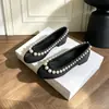 Zapatos de mujer talla grande con perlas, zapatos casuales sin cordones para ir al trabajo, nuevos zapatos planos elegantes estilo francés con punta redonda 2026