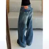 Jeans de mujer de tiro bajo, que realzan el trasero, ligeramente acampanados, nuevo estilo verano 2026, pantalones adelgazantes retro americanos lavados con teñido anudado