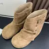 Botas de Cano Curto Amortecedoras Versáteis com Solado Grosso Aumentadoras de Altura Emagrecedoras Femininas Estilo Retrô Francês com Fivela Botas Martin 2026 Nova Chegada Outono/Inverno