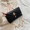 Bolsa feminina 2021 Nova coroa bordada corrente de pérolas pequena bolsa quadrada lazer bolsa para celular presente comércio exterior bolsa pequena maré