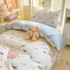 Juego de Tres Piezas de Algodón Puro para Dormitorio de Estudiantes Individual Dibujos Animados Nuevo Estilo 2026 Juego de Ropa de Cama Sábana Funda de Edredón Juego de Cuatro Piezas 100% Algodón