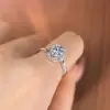 Anillo de Plata de Ley S925 con Banda Trenzada Simple y Moissanita, Elegante y Romántico, Lujo Ligero y Brillante, Regalo para Novia