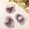 Estilo etéreo, sonhador e nebuloso com cores contrastantes, flores de organza, roupas DIY, acessórios de cabeça, sapatos, chapéus, acessórios de cabelo, corsages e materiais para acessórios de cabelo