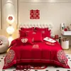 Atacado Conjunto de Quatro Peças Vermelho Brilhante para Casamento Estilo Chinês Cobertor Bordado para Casamento Quarto de Casamento Enxoval de Casamento Roupa de Cama