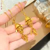 El mismo estilo que en la joyería: Collar con colgante de pez calado, cadena para clavícula de pez koi moderna y versátil, joyería de oro arenoso, venta al por mayor para transmisiones en vivo