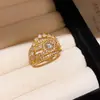 Anillo Geométrico Abierto de Zirconia Bañado en Oro Real de 18K Estilo Palacio Retro Joyería de Mano de Nicho de Gama Alta para Mujer