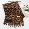 Venda Quente Transfronteiriça Outono Inverno Estampa de Leopardo Cachecol de Imitação de Caxemira Moda Europeia Americana Feminina Shawl Grande Espessado Quente com Franjas Atacado