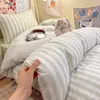 Conjunto de Três Peças de Algodão Lavado Fresco e Simples, Macio e Amigo da Pele, Listras de Nuvem, Conjunto de Lençol e Capa de Edredom para Cama de Dormitório de Estudante