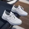 Nuevos zapatos de malla transpirables cómodos de suela blanda para primavera y otoño, antideslizantes, resistentes al desgaste, para senderismo y escalada, para parejas, en stock