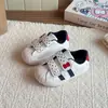 Tenis bajos para niña, nueva colección de otoño, con diseño de gato KT de caricatura, suela suave, antideslizantes, zapatillas deportivas casuales para niños, con correas de velcro