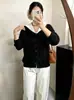 Top juvenil estilo universitario de bloques de color con cuello en V y cuello azul marino estilo chino para tallas grandes colección de otoño 2026 para mujeres de tallas grandes suéter de punto