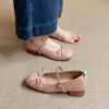 Novos Sapatos Femininos Exquisitos Estilo Francês Retrô 2025 Novos Sapatos Mary Jane de Couro Macio com Laço de Fada para Mulheres