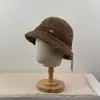 Sombrero tipo cubo cálido versátil plegable para otoño e invierno, de cabeza grande, con protección para las orejas, nuevo sombrero de pescador liso a prueba de frío para mujer
