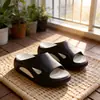 Chinelos de Verão Grossos para Aumentar a Altura, com Toque Macio, para Mulheres, Modelo 2026, Chinelos de Casa da Moda para Casais