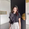 Camiseta Simples de Manga Curta com Gola Redonda e Borda Ondulada para Mulheres - Design Novo de Verão 2026 - Dongdaemun, Coreia do Sul