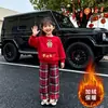 Conjunto Festivo de Cuadros Rojos Estilo Nuevo para Celebraciones de Año Nuevo, Otoño e Invierno, con Forro Polar Añadido, Conjunto de Dos Piezas Moderno y Elegante