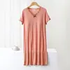 Camisola feminina de modal, manga curta, decote V, comprimento médio, novo estilo primavera-verão com renda e laço, com bojos embutidos