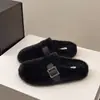 Chinelos peludos femininos para usar ao ar livre, nova moda slip-on outono e inverno, meio chinelos de bico fechado, chinelos de algodão, sapatos peludos