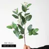Bestseller transfronterizo: Hoja de eucalipto de un solo tallo con fruto, planta verde artificial, flor falsa decorativa para mueble de TV y escritorio