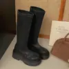 Botas Longas Retrô Pretas de Solado Grosso Femininas 2026 Novo Estilo de Inverno Combinando com Saias Emagrecimento Aumento de Altura Estilo Coreano Botas de Cavaleiro