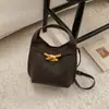 Bolso Pequeño de Mano para Mujer 2025 Invierno Nuevo Bolso de Hombro de Aspecto Elegante Retro para el Trabajo y los Viajes Diarios Bolso Cruzado Tipo Cubo