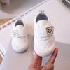 Tênis Infantil 2026 Primavera Novo Estilo Rosto Sorridente Sapatos de Jardim de Infância para Interior Sapatos de Bebê Sapatos Brancos para Meninos e Meninas