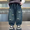 Jeans Rotos de Otoño para Niños 2026 Nuevo Estilo Pantalones Rectos Geniales para Bebé Pantalones Modernos de Primavera y Otoño para Niños Pequeños