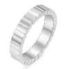 Anillo minimalista estilo ins de moda europea y americana, anillo liso de acero de titanio con diseño de nicho con cuadrados geométricos y arco interior, venta al por mayor para mujeres