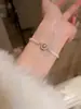 Pulsera Retro Francesa de Estrella de Cinco Puntas con Perlas Exquisito Temperamento Elegante Versátil Pulsera Lujo Ligero Sensación de Gama Alta Joyería de Mano para Mujeres