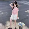 Moda de Verano 2026 Camiseta Sencilla de Manga Corta Falsa de Dos Piezas Falda de Encaje Dulce y Linda con Lazo Conjunto de Dos Piezas
