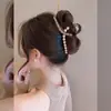 Pinza de Agarre para Mujer 2024 Nuevo Pinza de Tiburón de Gama Alta Tocado Lujo Ligero Pinza para el Pelo de Perla Parte Trasera de la Cabeza para Mujer