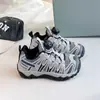 Zapatillas deportivas para niños 2026 nuevo estilo zapatos tipo papá para niños con hebilla giratoria zapatos de senderismo para exteriores para niñas zapatos casuales versátiles
